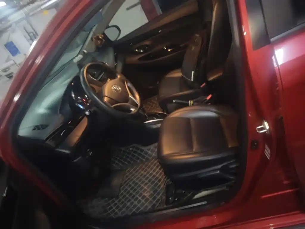 Toyota Yaris L — фото 20