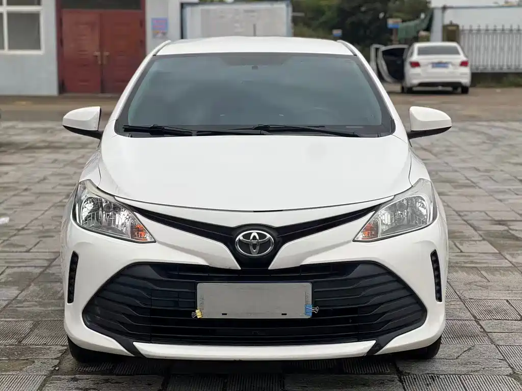 Toyota Vios — фото 2