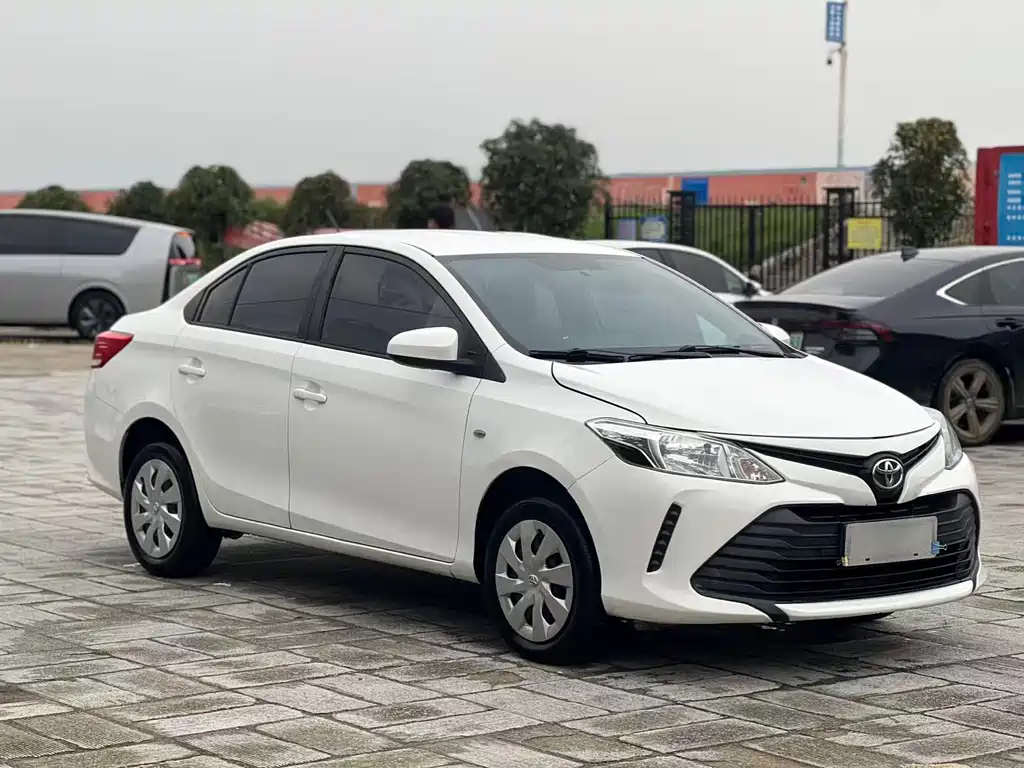 Toyota Vios — фото 3