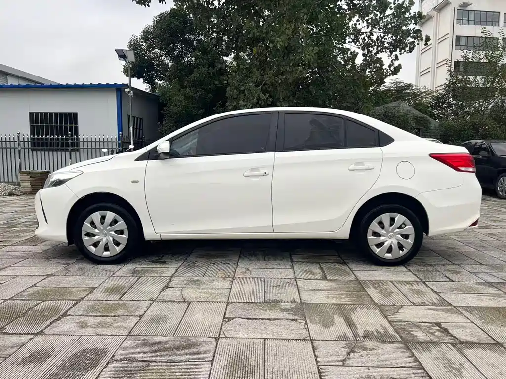 Toyota Vios — фото 7