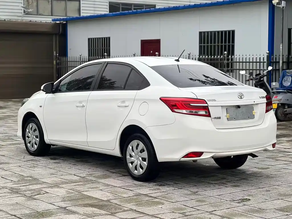 Toyota Vios — фото 8