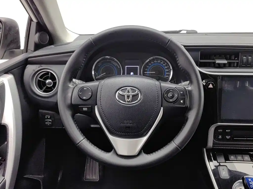 Toyota Corolla — фото 11