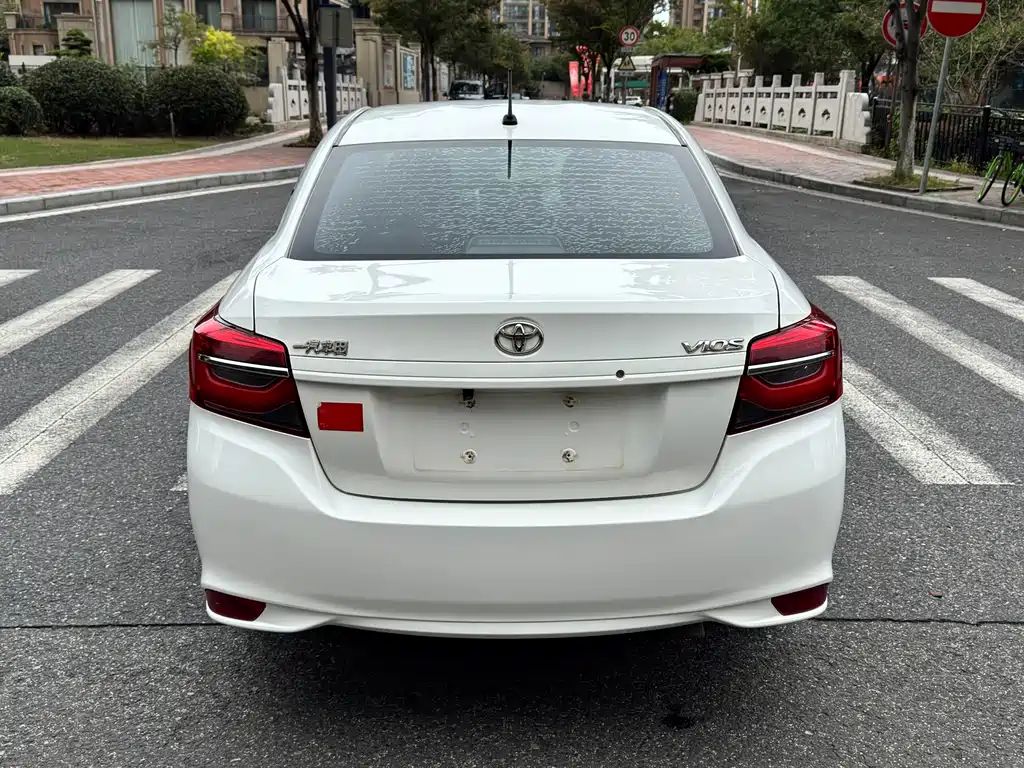 Toyota Vios — фото 5