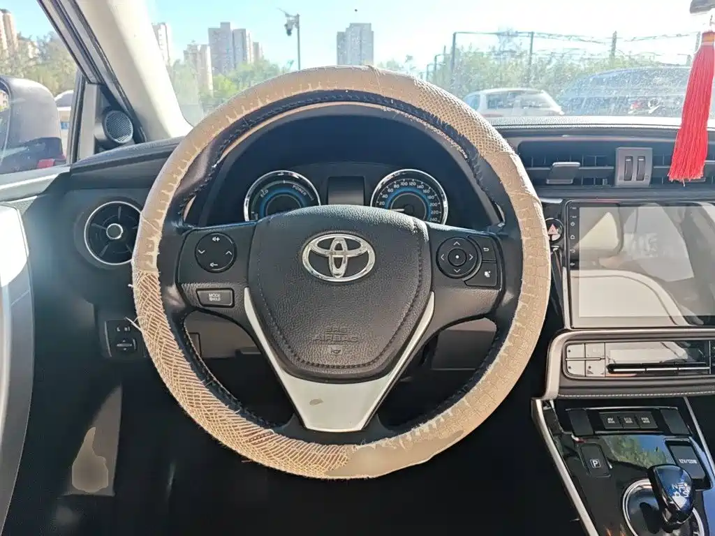 Toyota Corolla — фото 11