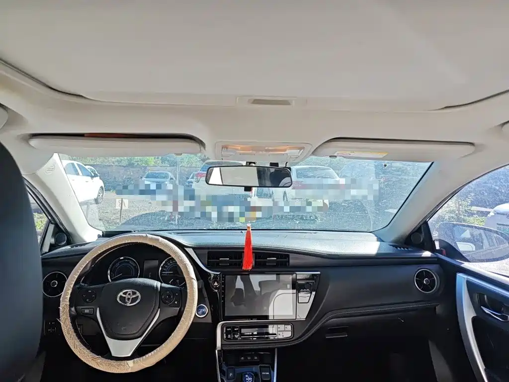 Toyota Corolla — фото 19