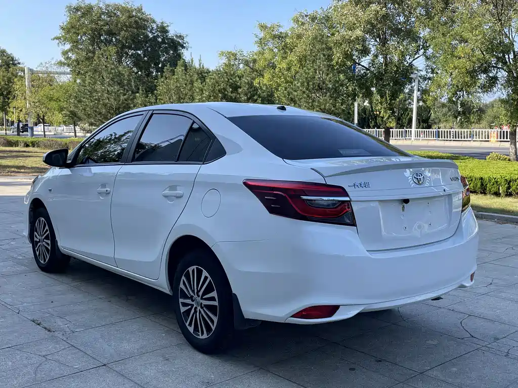 Toyota Vios — фото 4