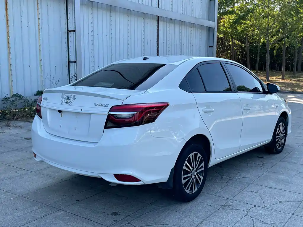 Toyota Vios — фото 6