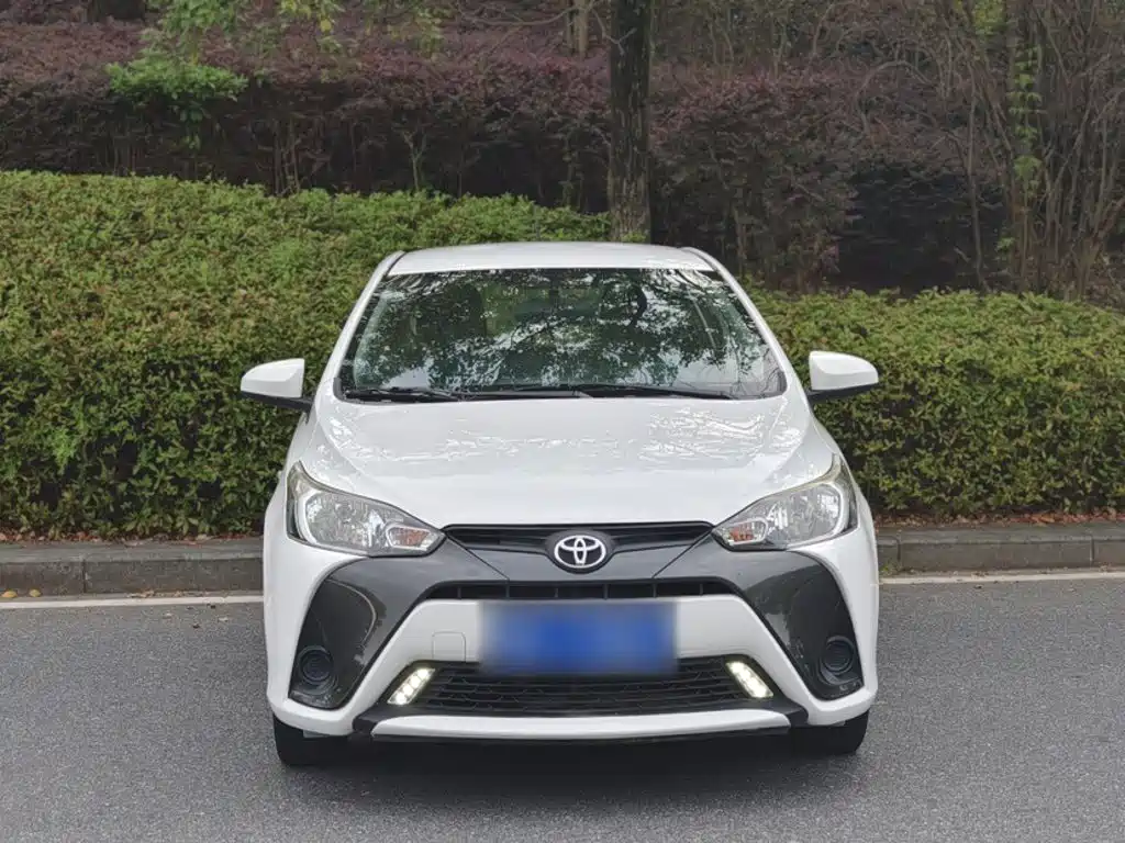 Toyota Yaris L — фото 3