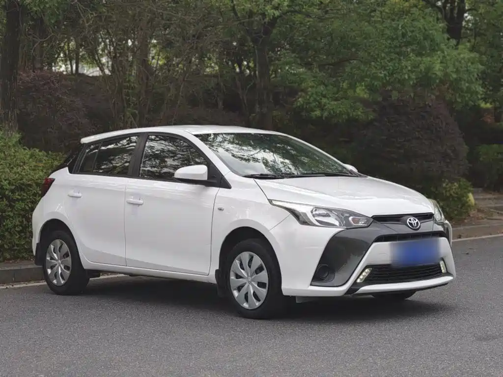 Toyota Yaris L — фото 4