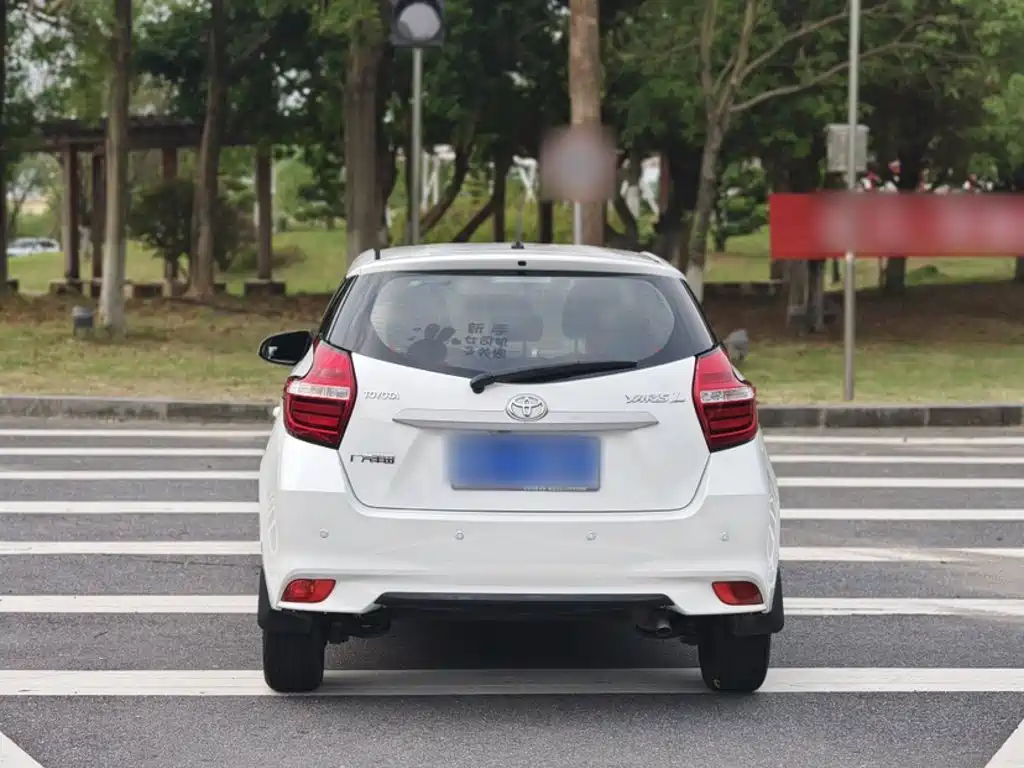 Toyota Yaris L — фото 6