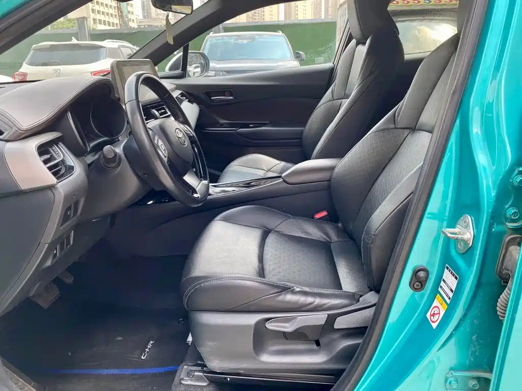 Toyota C-HR — фото 10