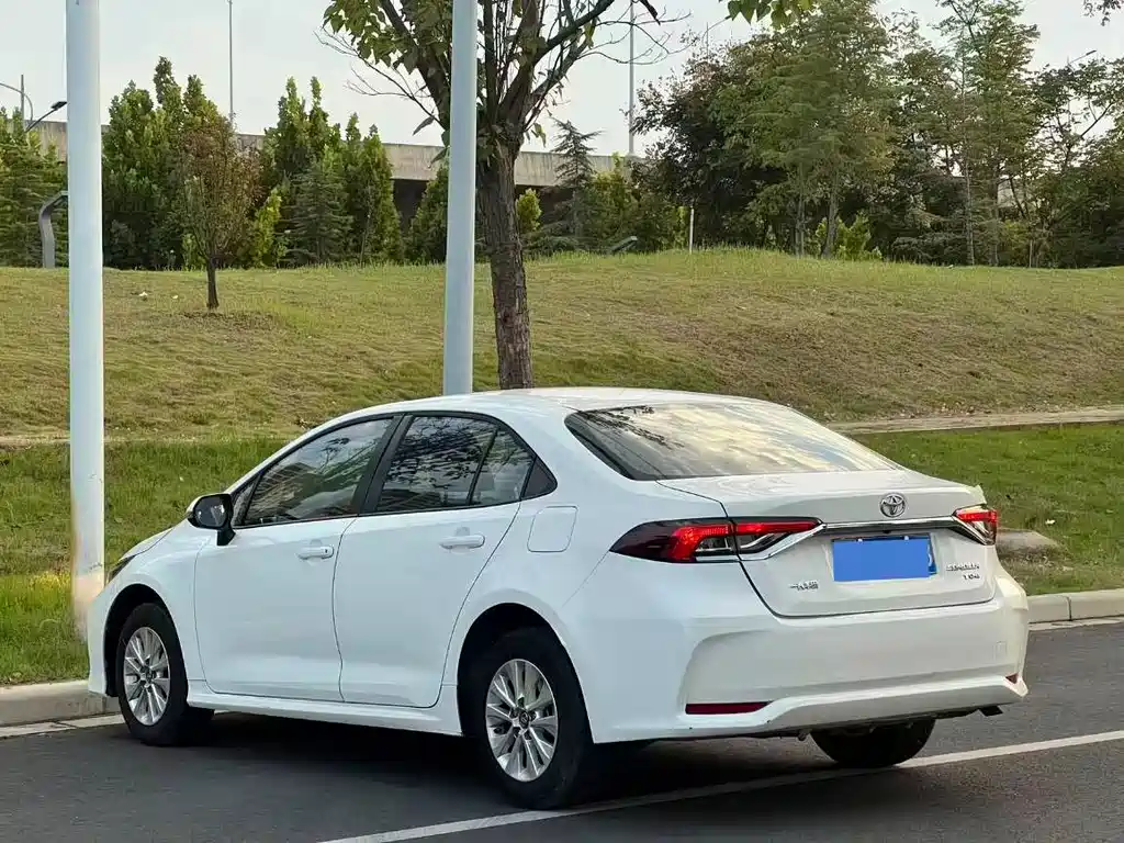 Toyota Corolla — фото 7