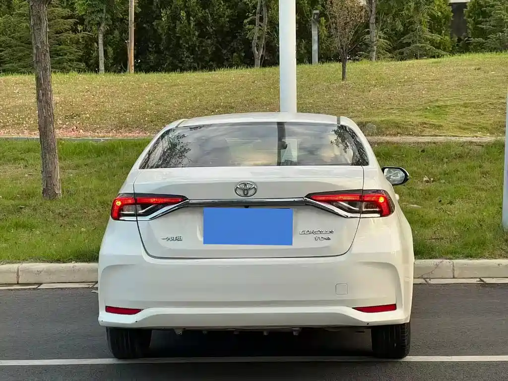 Toyota Corolla — фото 8