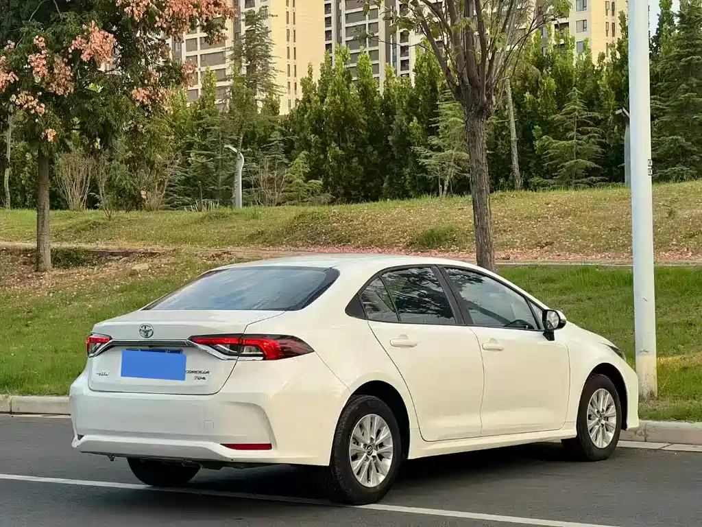 Toyota Corolla — фото 9