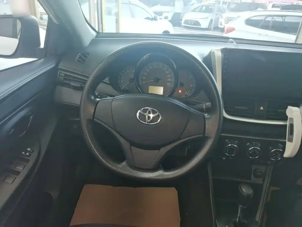 Toyota Vios — фото 11