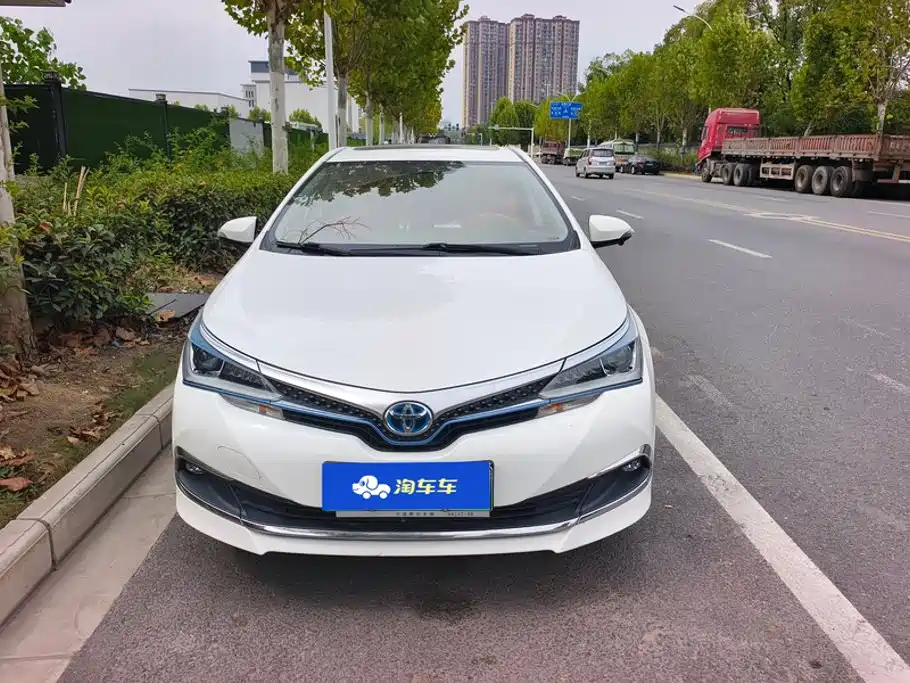 Toyota Corolla Hybrid — фото 2