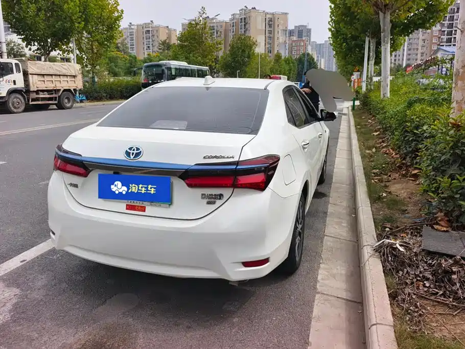 Toyota Corolla Hybrid — фото 3