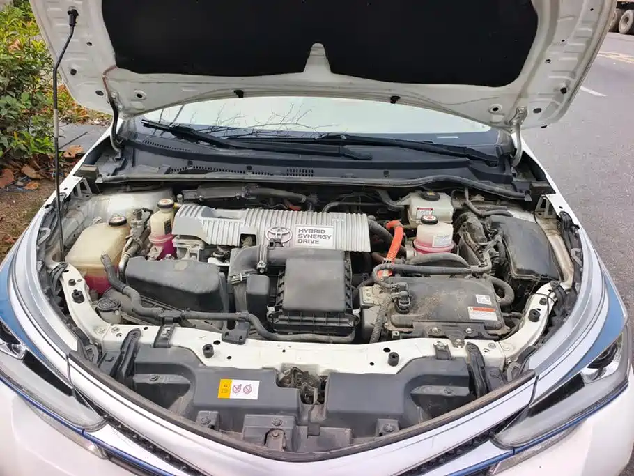 Toyota Corolla Hybrid — фото 10