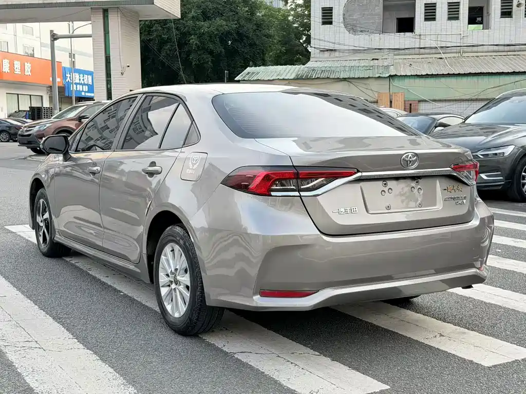 Toyota Corolla — фото 18