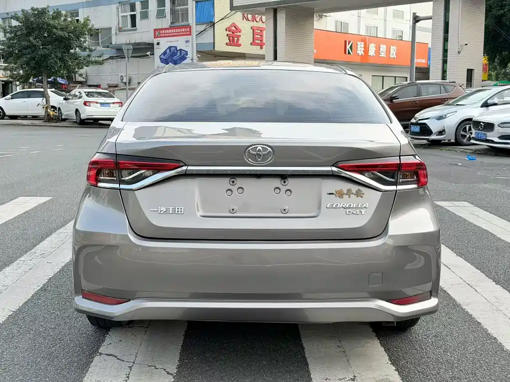Toyota Corolla — фото 19