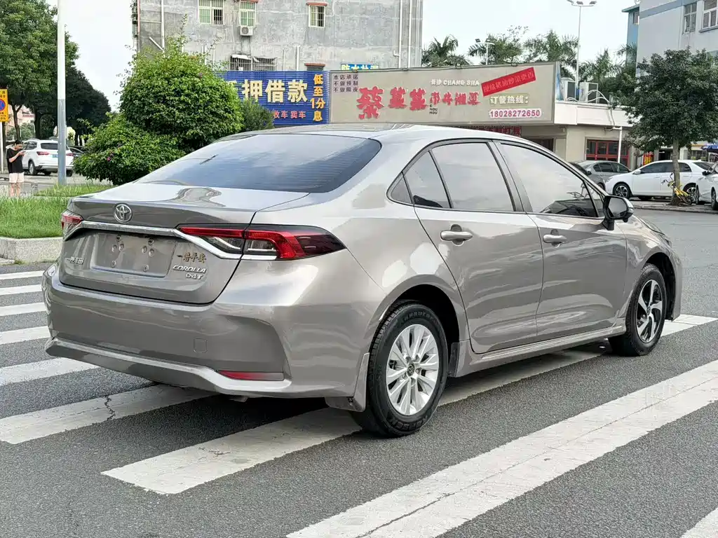 Toyota Corolla — фото 20