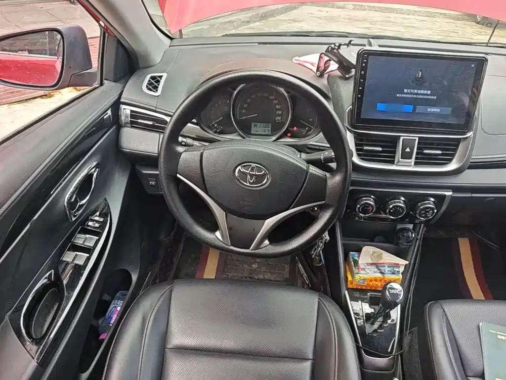Toyota Yaris L — фото 3