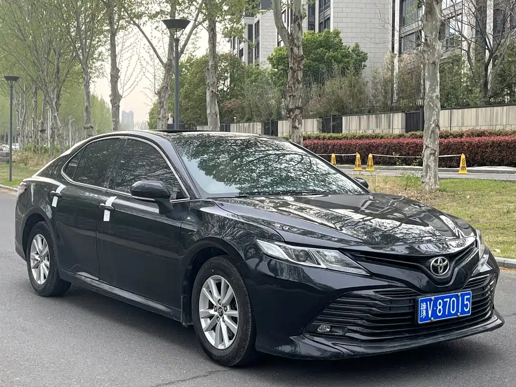 Toyota Camry — фото 3