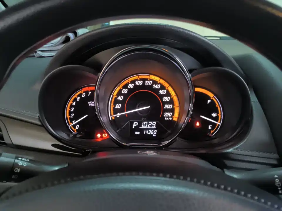 Toyota Yaris L — фото 3
