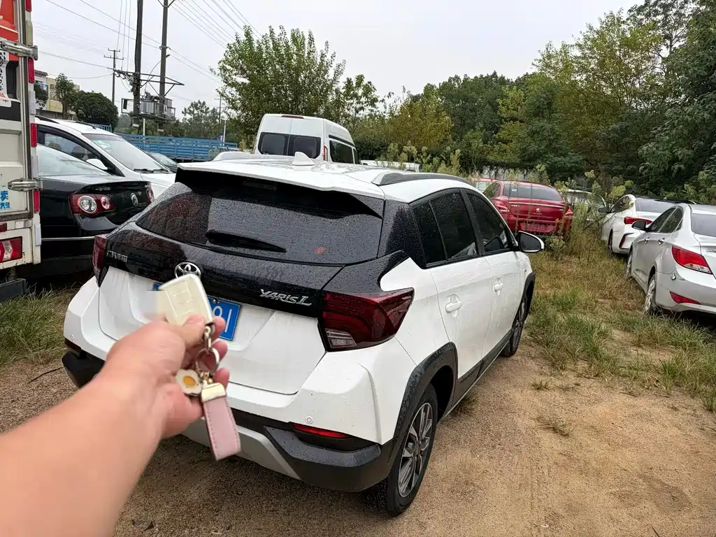 Toyota Yaris L — фото 6