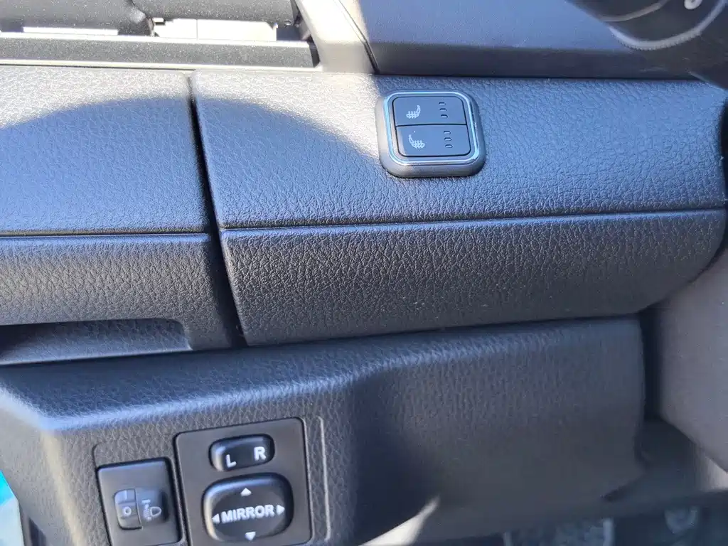 Toyota Yaris L — фото 8