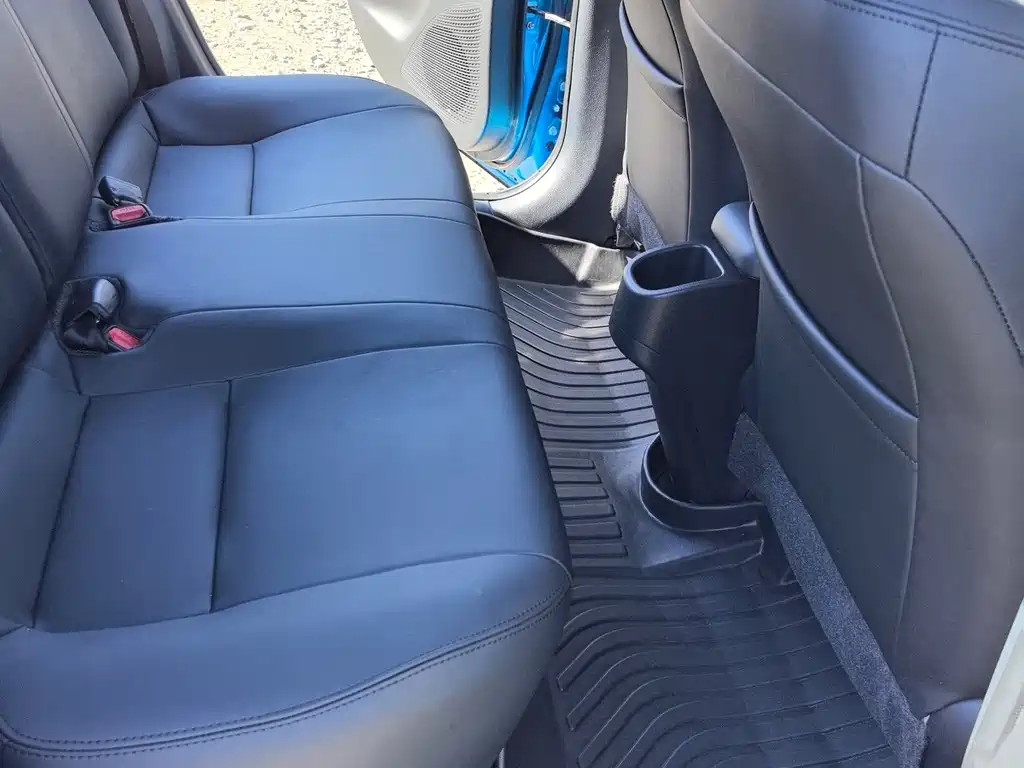 Toyota Yaris L — фото 9