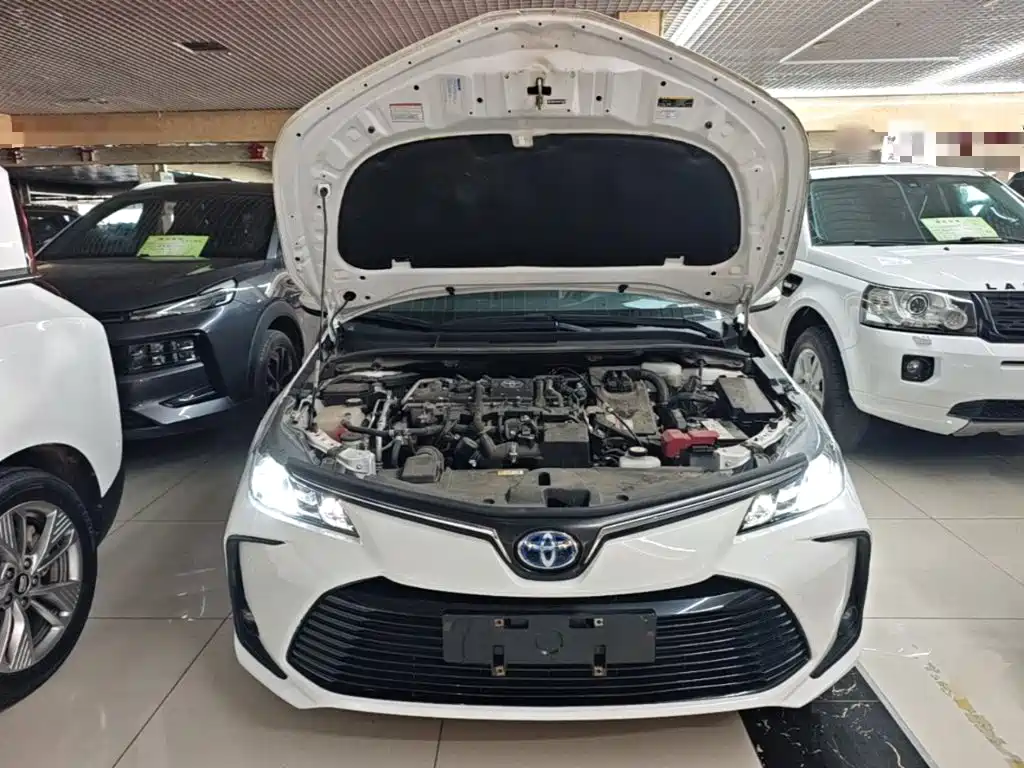 Toyota Corolla — фото 20