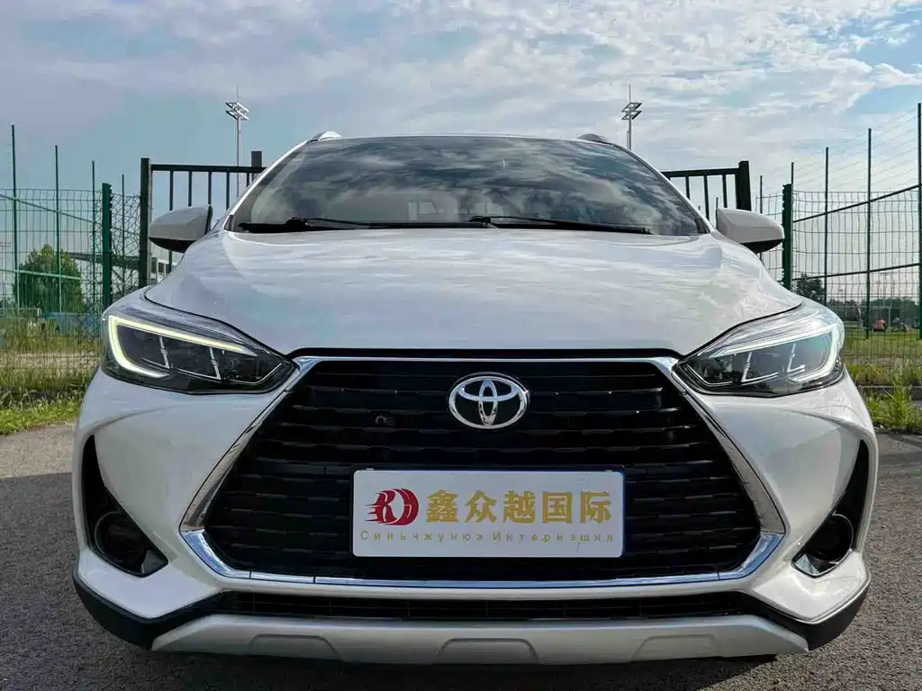 Toyota Yaris L — фото 2