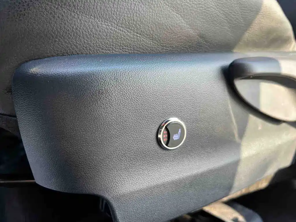 Toyota Yaris L — фото 11