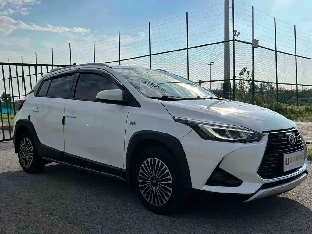 Toyota Yaris L — фото 3