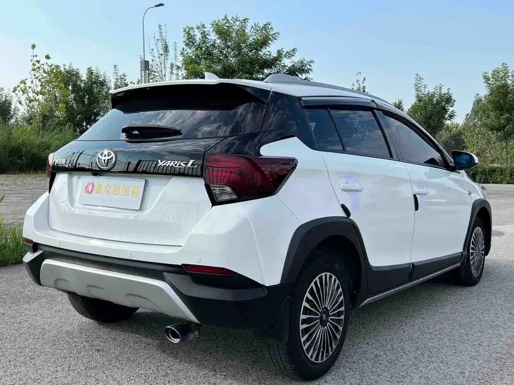 Toyota Yaris L — фото 6