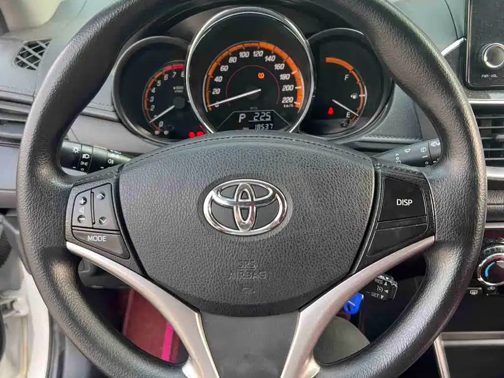 Toyota Yaris L — фото 10
