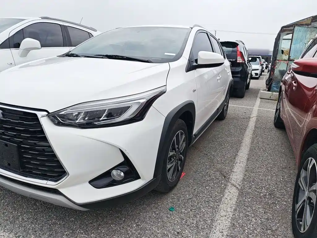 Toyota Yaris L — фото 3