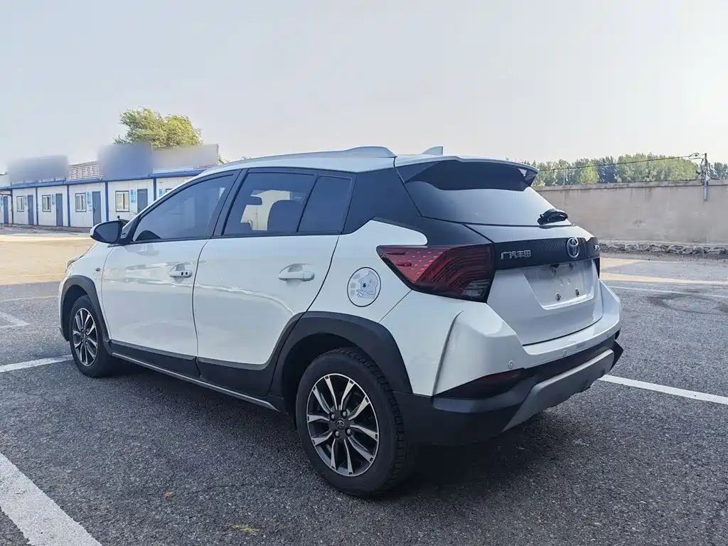 Toyota Yaris L — фото 8