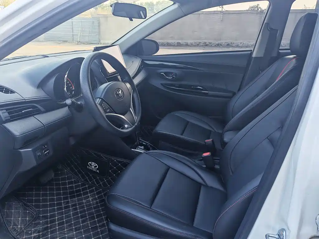 Toyota Yaris L — фото 9