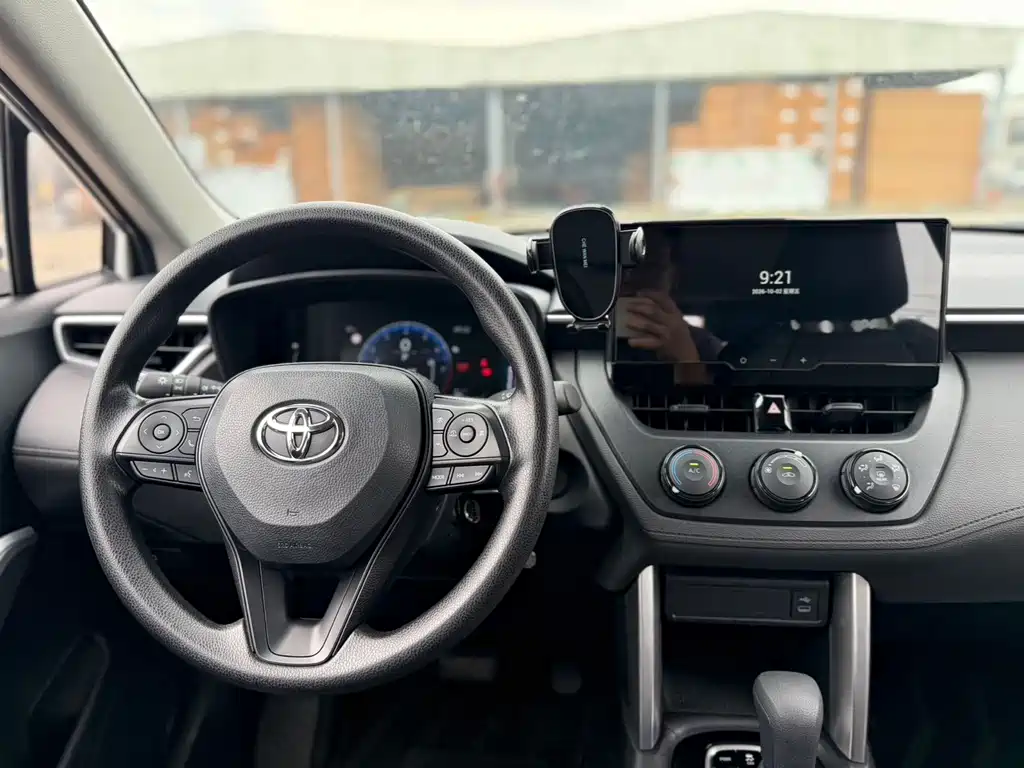 Toyota Corolla Cross — фото 10