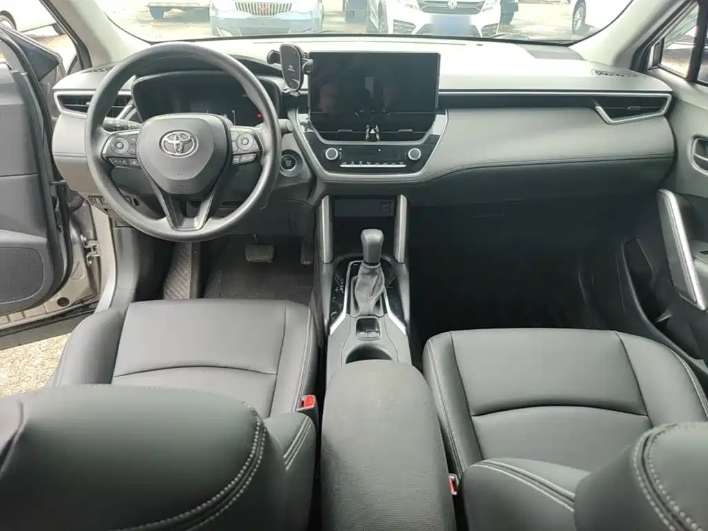 Toyota Corolla Cross — фото 10