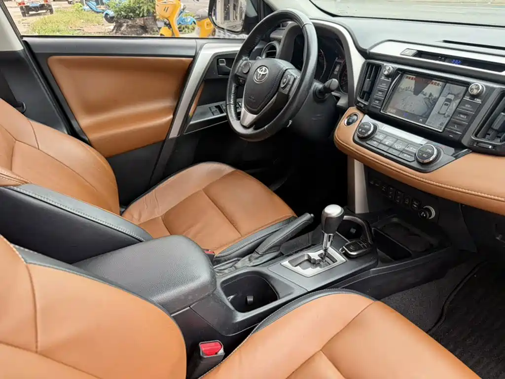 Toyota RAV4 — фото 2