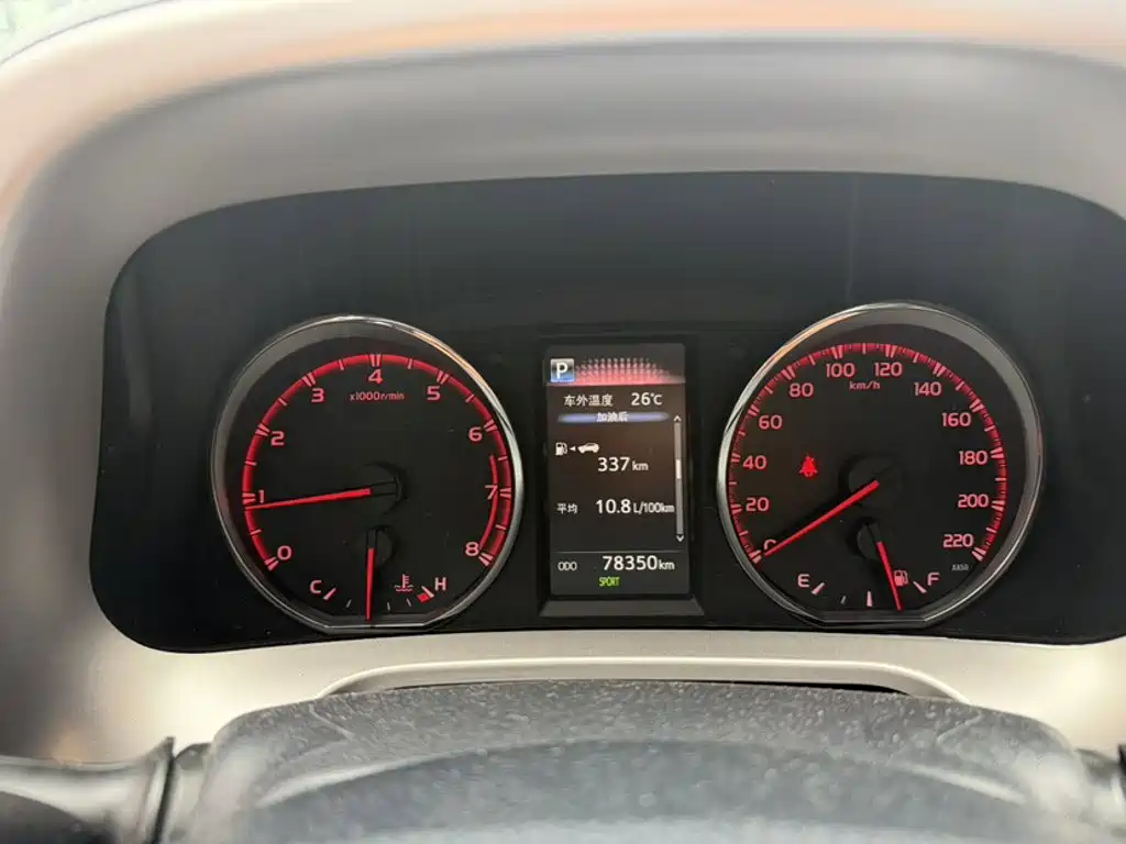 Toyota RAV4 — фото 8