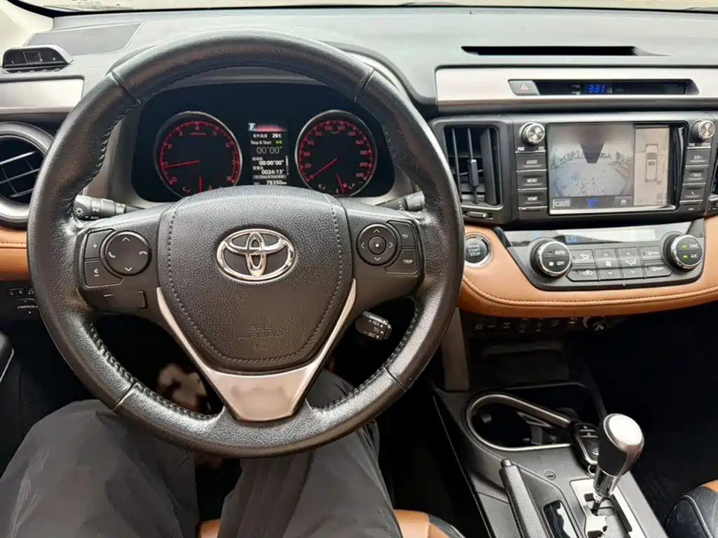 Toyota RAV4 — фото 9