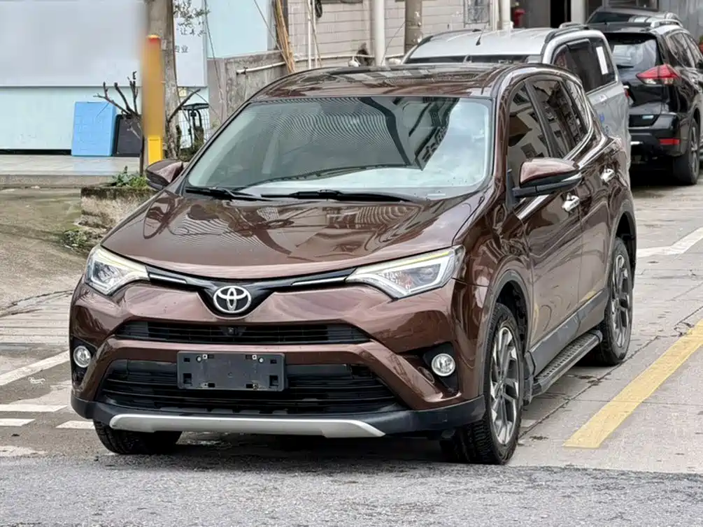 Toyota RAV4 — фото 10