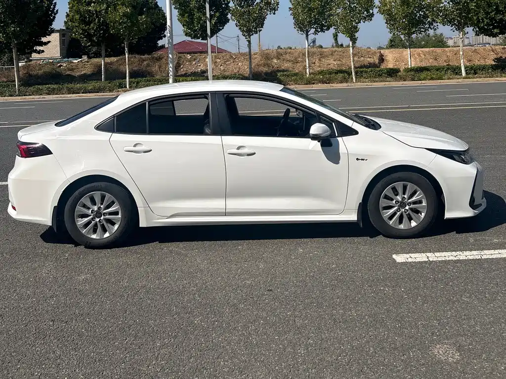 Toyota Corolla — фото 3