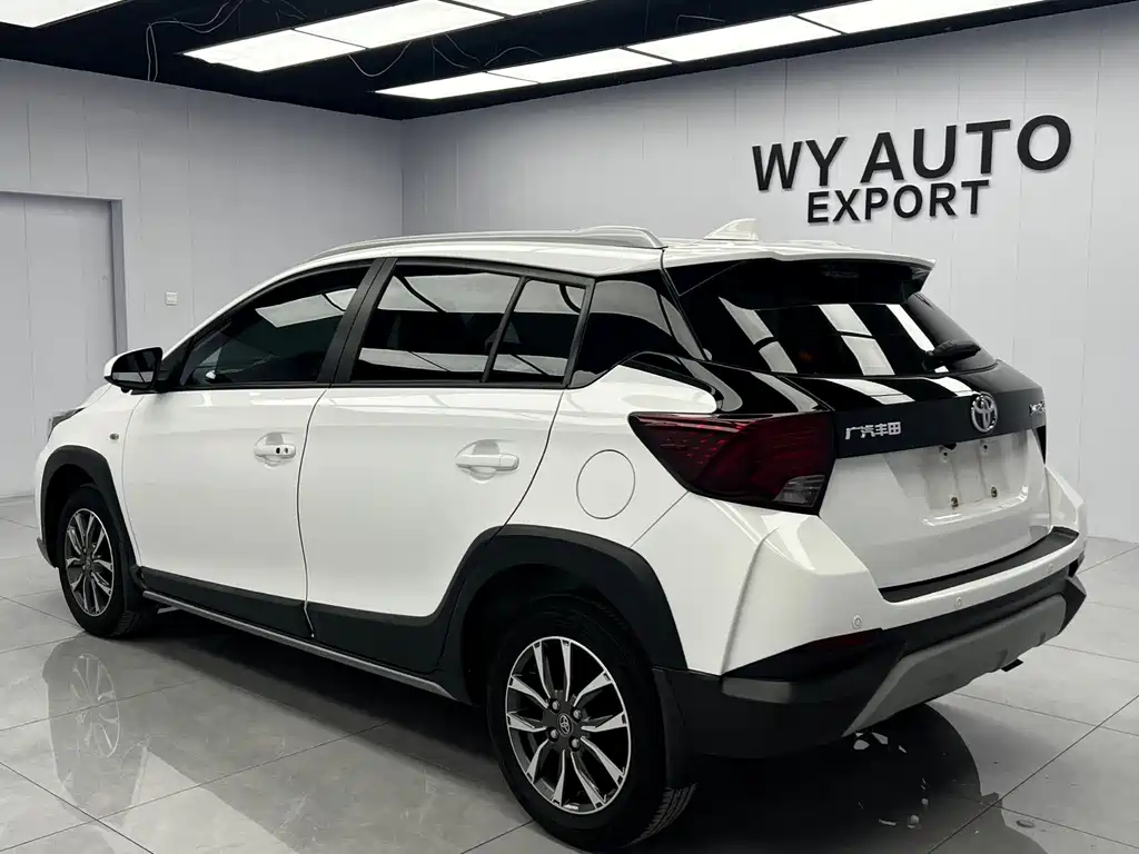 Toyota Yaris L — фото 6