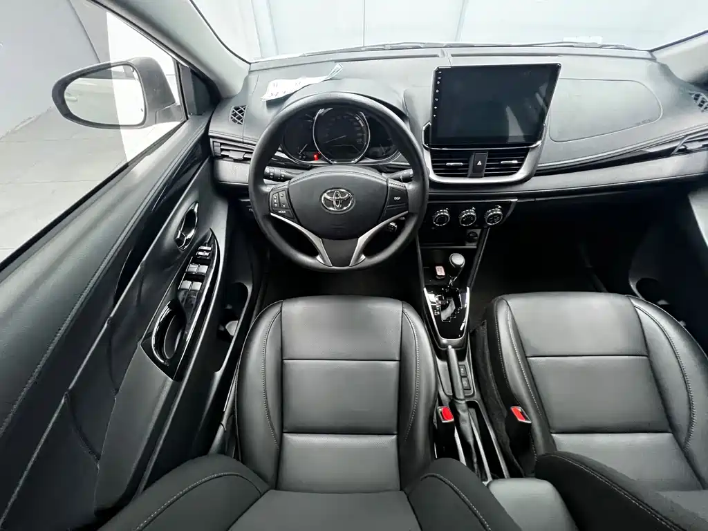 Toyota Yaris L — фото 9