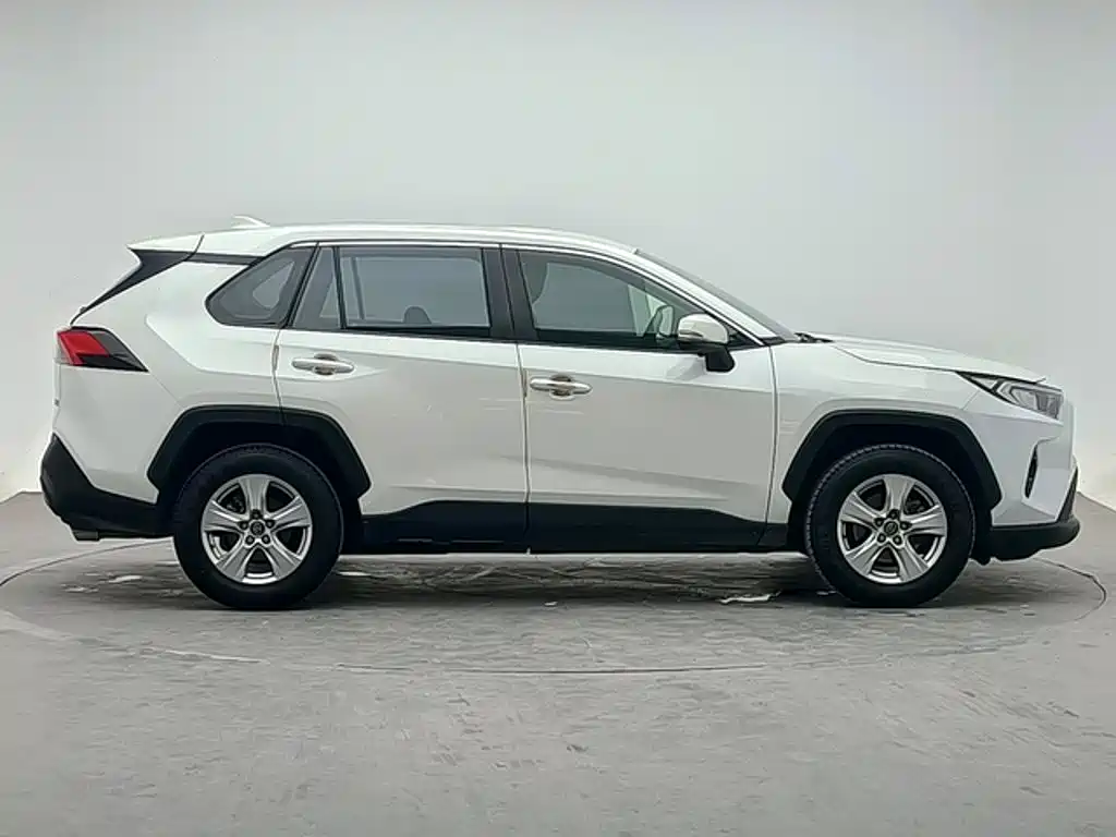 Toyota RAV4 — фото 4